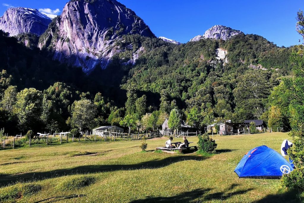 Camping La Junta - Cochamó, Chile